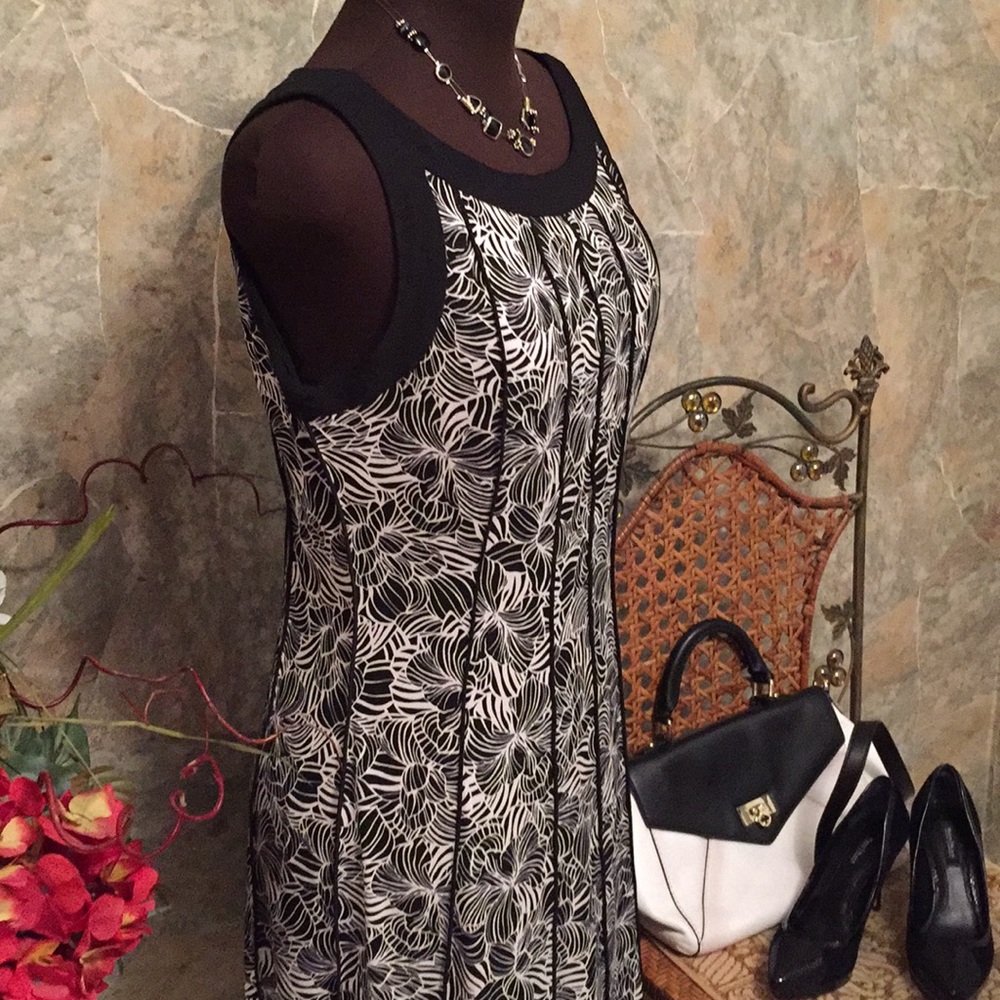 Dress. Hello gorgeous! Classic black-and-white. - Picture 2 of 8